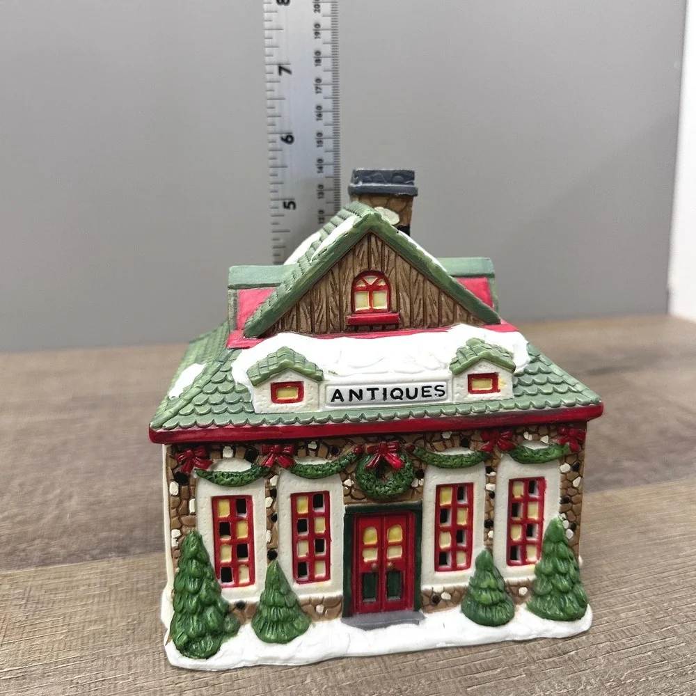 Vintage Winter Valley Cottages Antiques Shop Porcelain Lighted Christmas Village